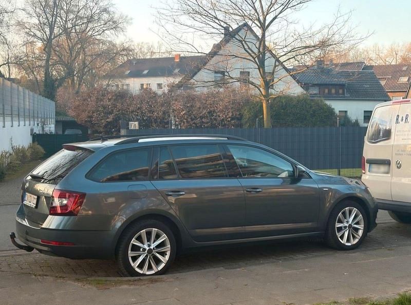 Gebraucht Skoda Octavia Clever 150 PS (110 kW) 2018 Grau Kombi