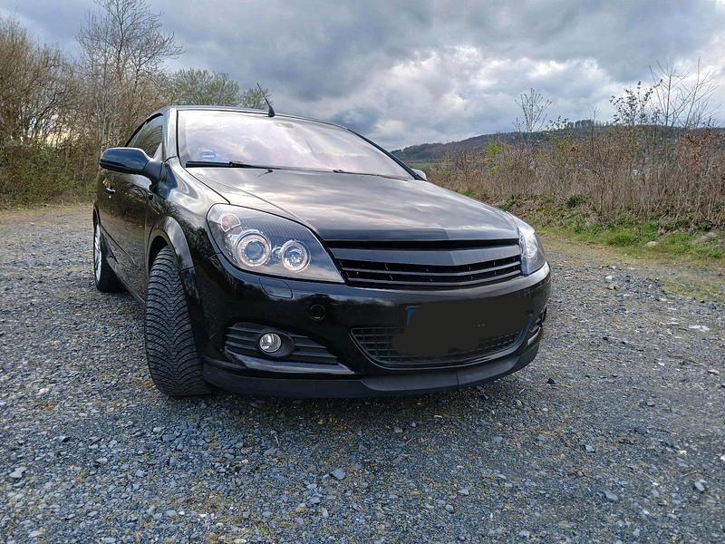 Gebraucht Opel Astra Cabriolet 140 PS (102 kW) 2008 Schwarz Cabrio