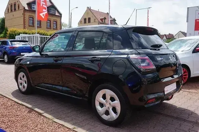 Gebraucht Suzuki Swift Comfort 83 PS (61 kW) 2024 Schwarz Kleinwagen