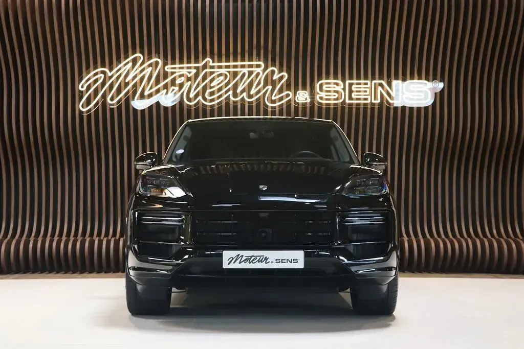 Gebraucht Porsche Cayenne Turbo E-Hybrid 740 PS (544 kW) 2024 Schwarz SUV