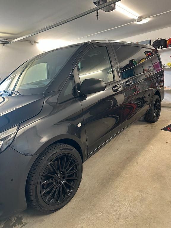 Grau Gebraucht 2020 Mercedes Vito Van / Kleinbus | 36.500 € (Fairer Preis) - Bild 1/4