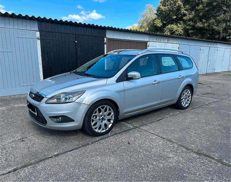 Silber Gebraucht 2009 Ford Focus Kombi | 1.100 € (Superpreis) - Bild 1/4