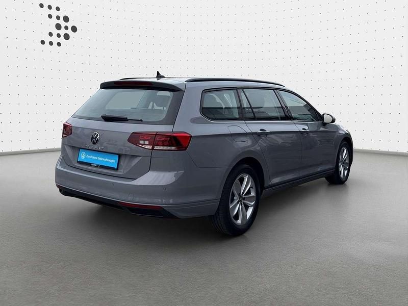 Gebraucht VW Passat 150 PS (110 kW) 2023 Grau Kombi