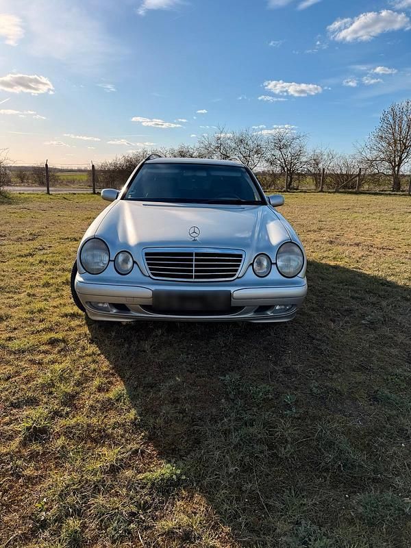 Second-hand Mercedes E240 170 CP (125 kW) 2000 Argintiu Break