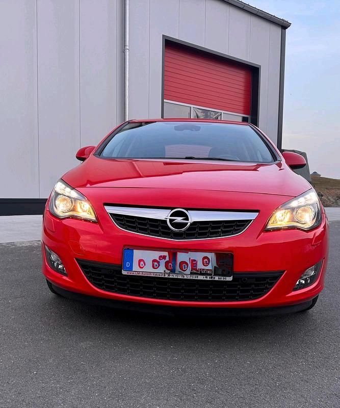 Gebraucht Opel Astra 115 PS (84 kW) 2010 Rot Kleinwagen