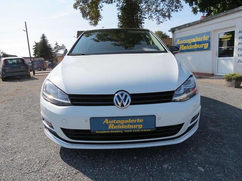 Gebraucht VW Golf VII Highline 150 PS (110 kW) 2017 Weiß Kleinwagen