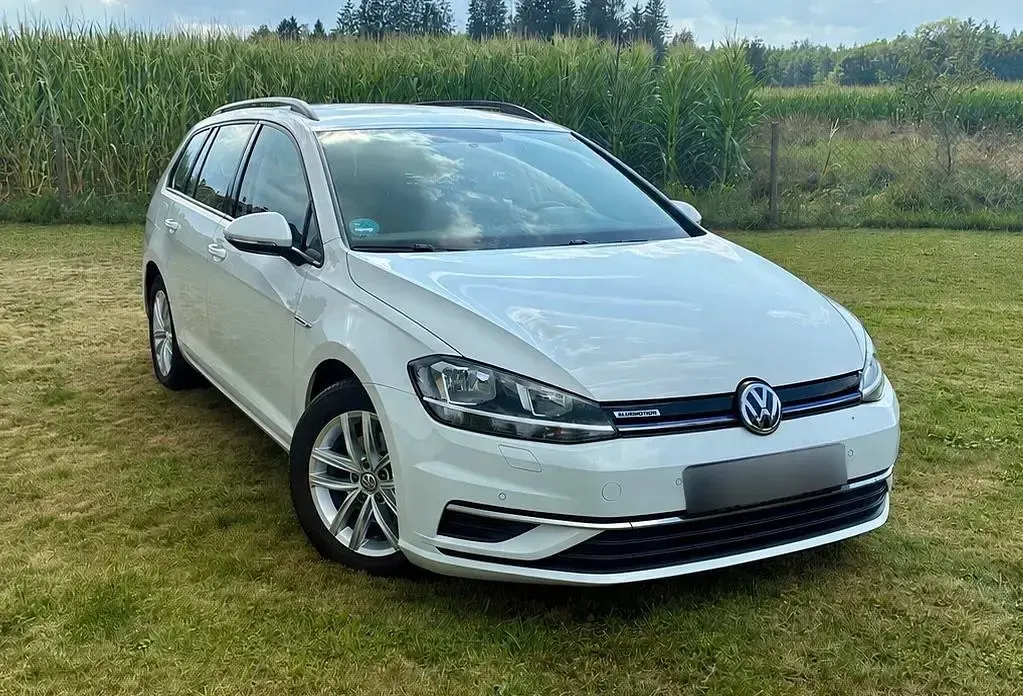 Gebraucht VW Golf VIII Comfortline 131 PS (96 kW) 2020 Weiß Limousine