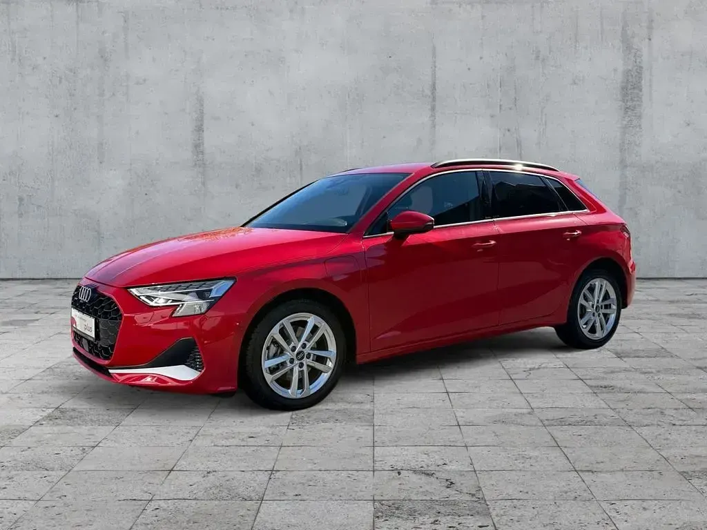 Używany Audi A3 Advanced 204 KM (150 kW) 2025 Czerwony Sedan/Limuzyna