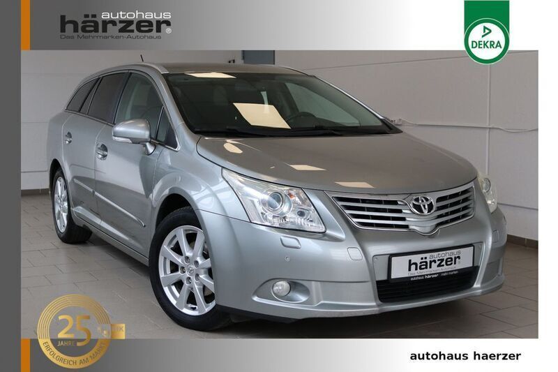 Silber Gebraucht 2009 Toyota Avensis Executive Kombi | 8.990 € (Teuer) - Bild 1/4
