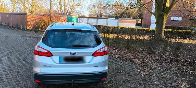 Gebraucht Ford Focus 125 PS (91 kW) 2013 Silber Kombi