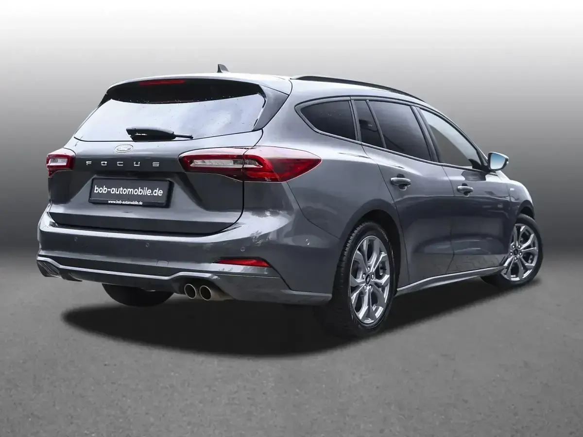 Gebraucht Ford Focus ST-Line X 155 PS (114 kW) 2024 Grau Limousine