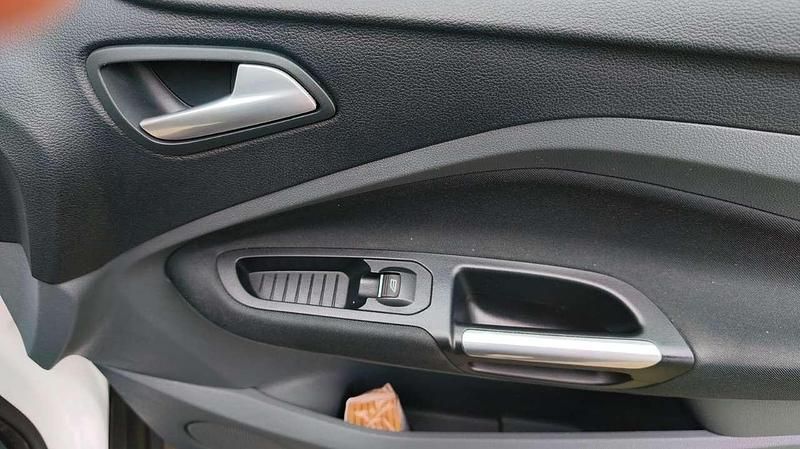 Gebraucht Ford C-MAX Trend 101 PS (74 kW) 2013 Weiß Van / Kleinbus