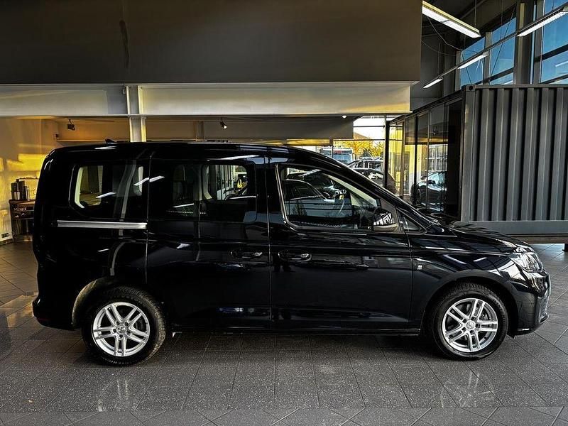 Gebraucht VW Caddy R 122 PS (89 kW) 2024 Deep black perleffekt Van / Kleinbus