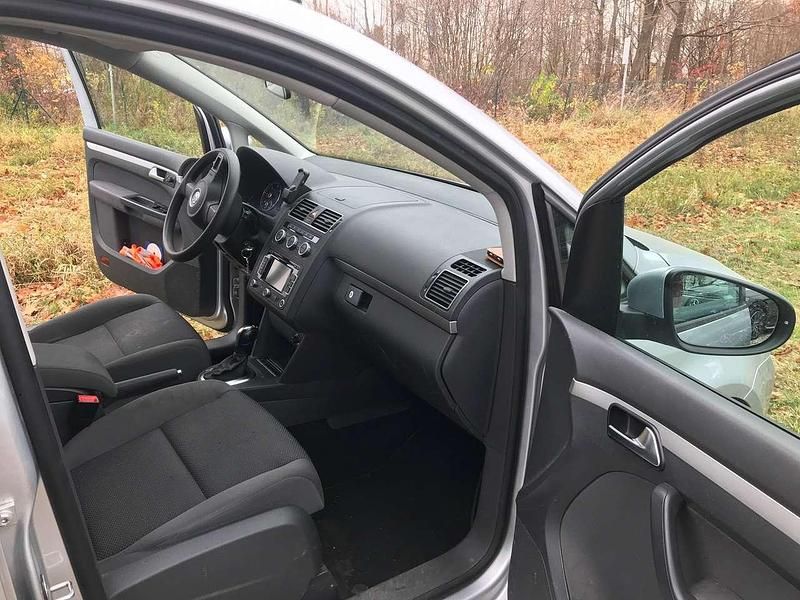 Gebraucht VW Touran Trendline 105 PS (77 kW) 2014 Silber Van / Kleinbus