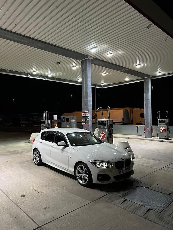 Weiß Gebraucht 2016 BMW 120 M Sport Kleinwagen | 14.550 € (Fairer Preis) - Bild 1/4