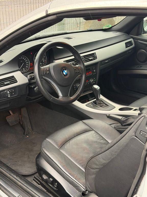 Silber Gebraucht 2009 BMW 320 Cabriolet Sport Line Cabrio | 8.900 € (Etwas zu teuer) - Bild 1/4