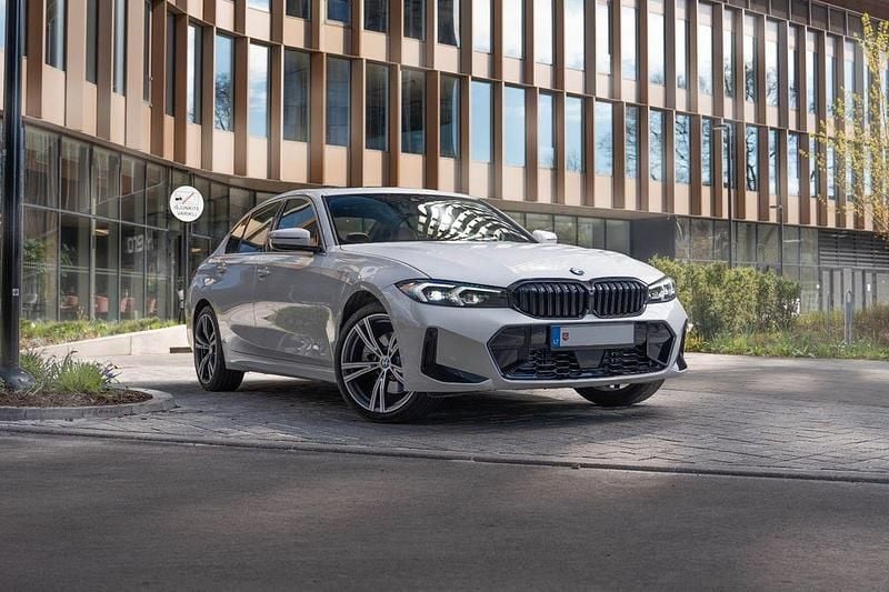 Gebraucht BMW 330 Sport Line 245 PS (180 kW) 2024 Weiß Limousine