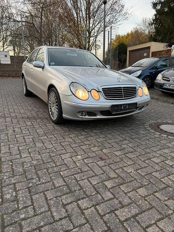 Gebraucht Mercedes E220 150 PS (110 kW) 2003 Silber Limousine