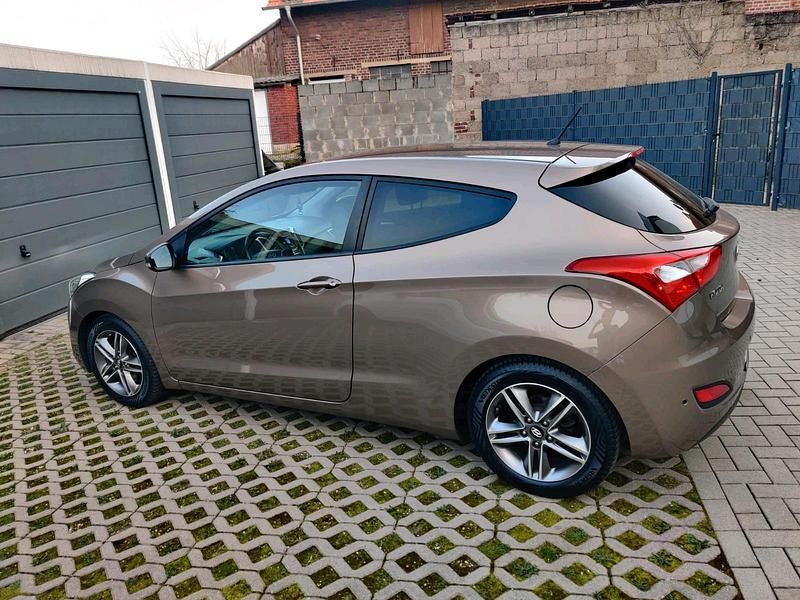 Gebraucht Hyundai Coupé 135 PS (99 kW) 2014 Braun Coupé