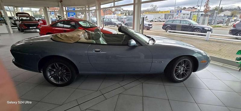 Blau Gebraucht 2002 Jaguar XK8 Cabrio | 14.800 € (Superpreis) - Bild 1/4
