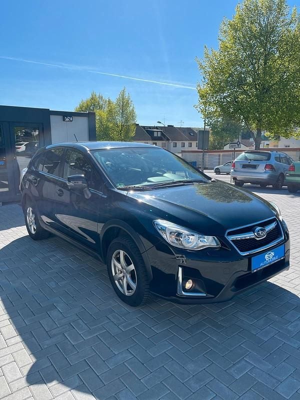 Käytetty Subaru XV 147 HP (108 kW) 2016 Musta Katumaasturi