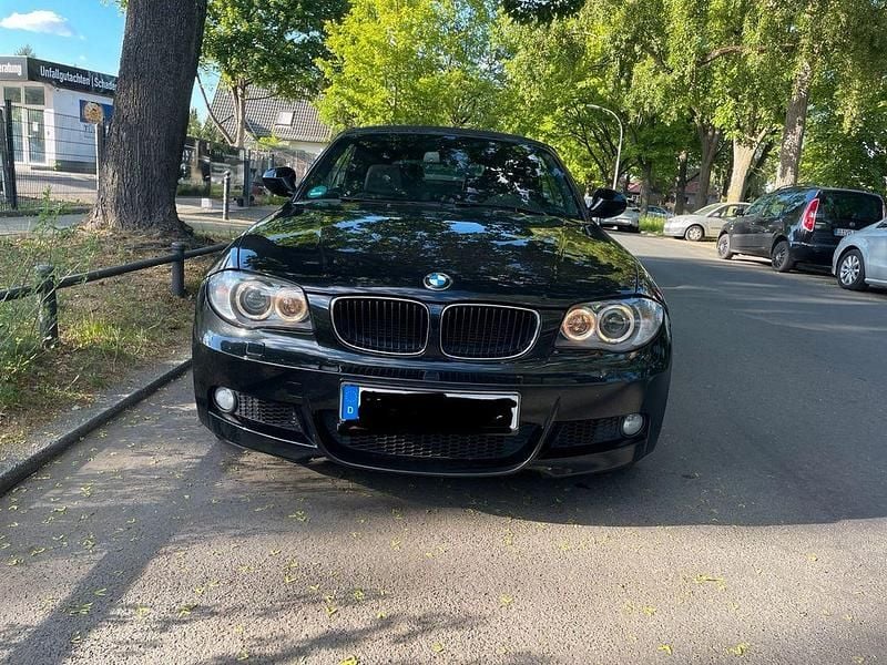 Schwarz Gebraucht 2010 BMW 120 Cabriolet M Sport Cabrio | 8.200 € (Fairer Preis) - Bild 1/4