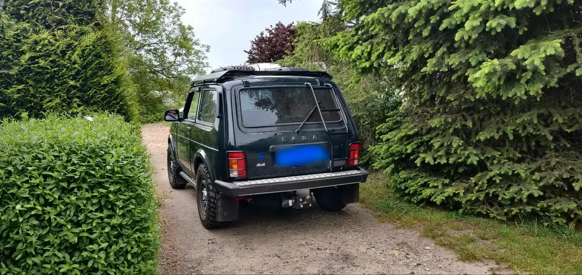 Gebraucht Lada niva 83 PS (61 kW) 2019 Grün SUV