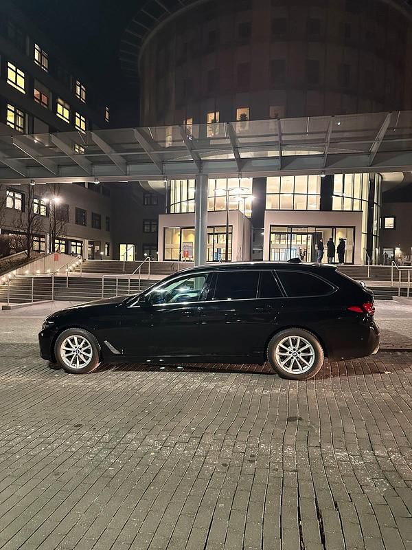 Gebraucht BMW 520 Luxury Line 194 PS (142 kW) 2021 Schwarz Kombi