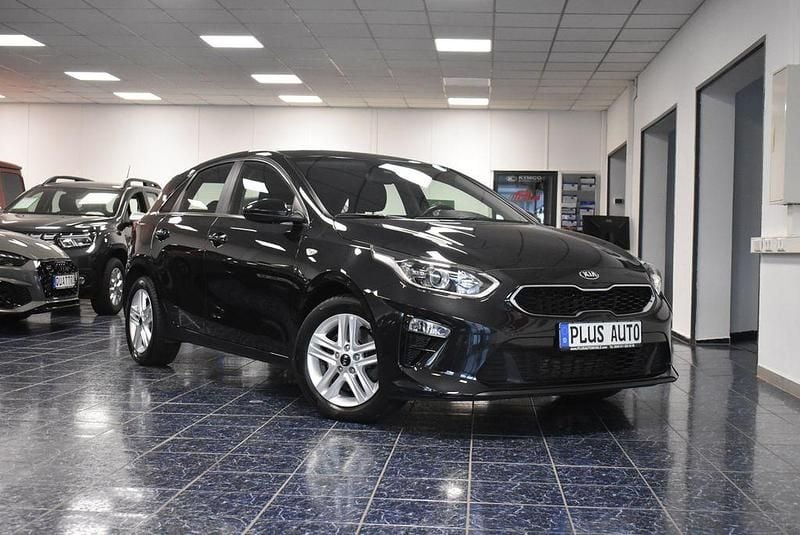 Schwarz Gebraucht 2021 Kia Ceed Vision Limousine | 14.870 € (Guter Preis) - Bild 1/4