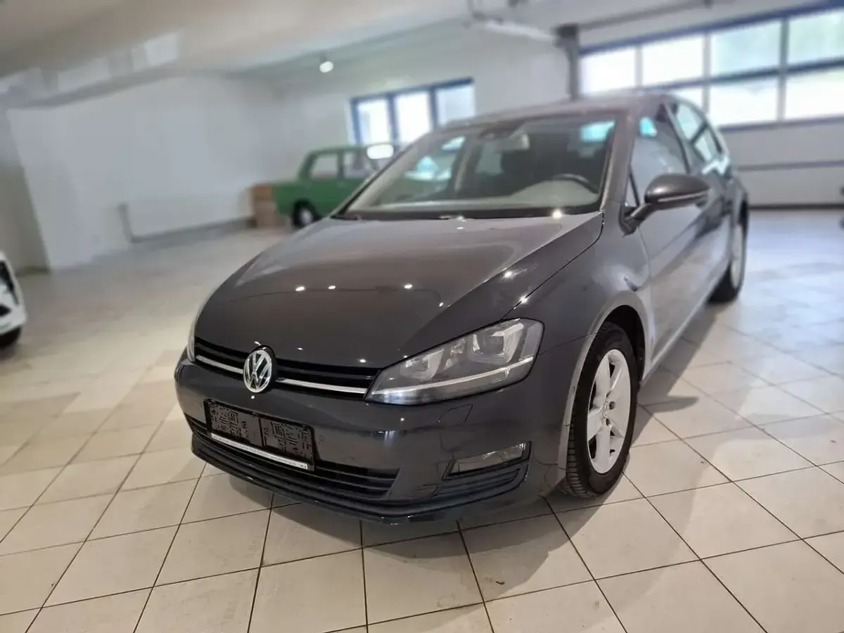 Gebraucht VW Golf VII Life 105 PS (77 kW) 2013 Grau Limousine