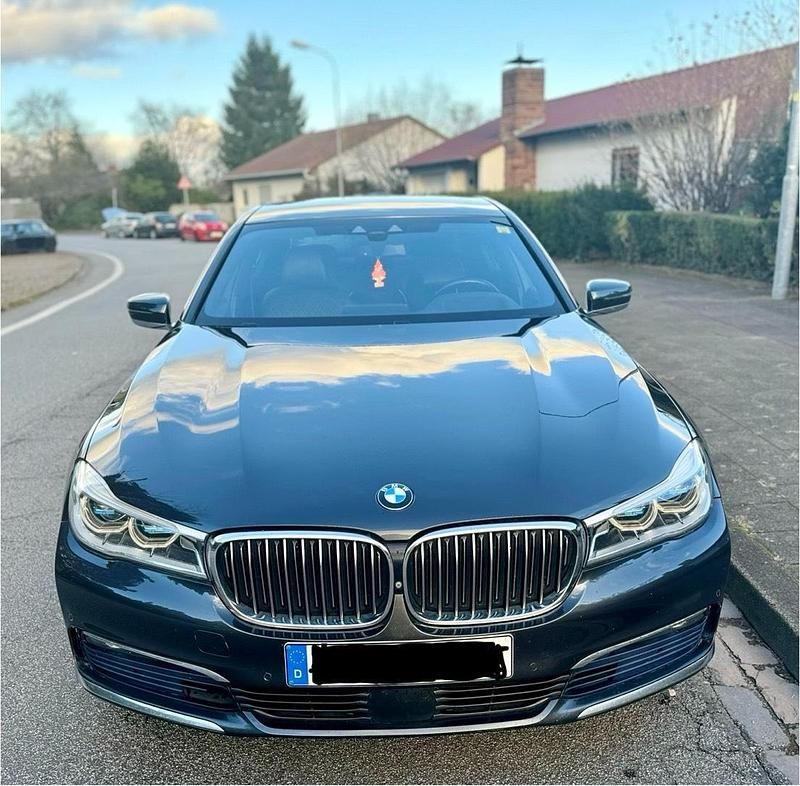 Gebraucht BMW 730 265 PS (194 kW) 2016 Grau Limousine