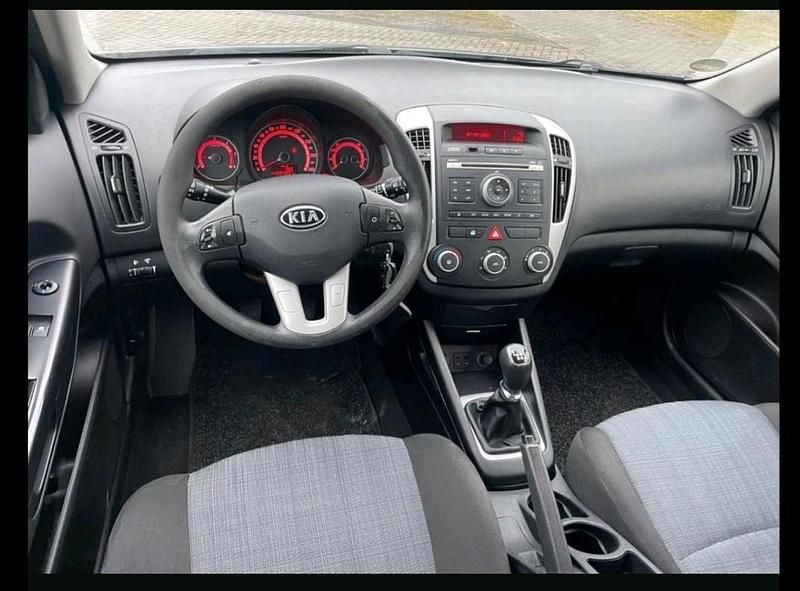 Second-hand Kia Ceed 115 CP (84 kW) 2011 Gri Hatchback