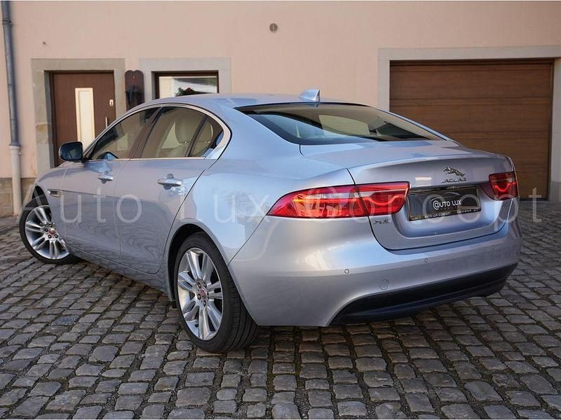 Gebraucht Jaguar XE Portfolio 200 PS (147 kW) 2016 Silber Limousine