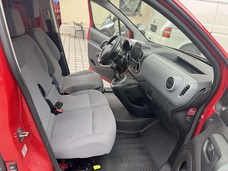 Gebraucht Peugeot Partner Comfort plus 99 PS (72 kW) 2016 Rot Van / Kleinbus