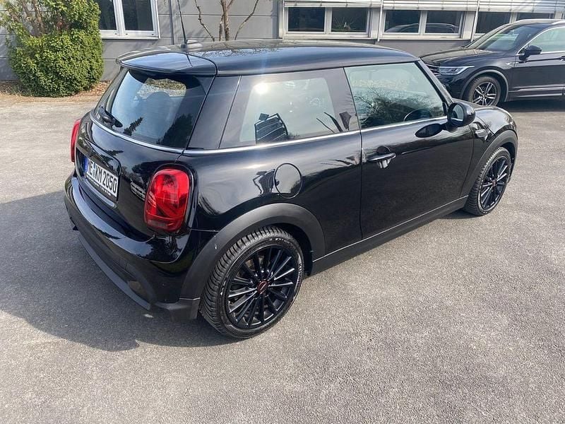 Gebraucht Mini Cooper Essential 136 PS (100 kW) 2021 Schwarz Kleinwagen