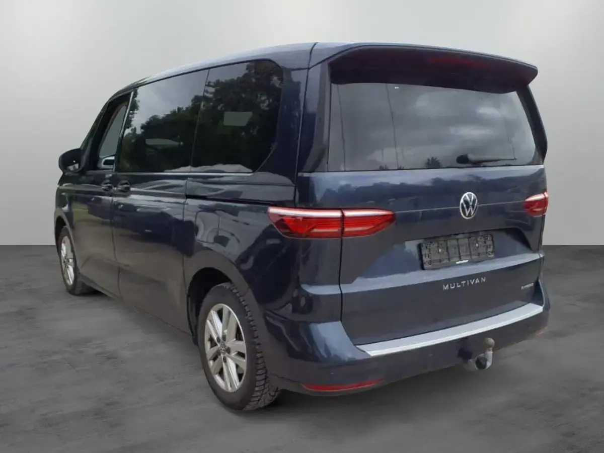 Gebraucht VW Multivan Basis 218 PS (160 kW) 2022 Blau Van / Kleinbus