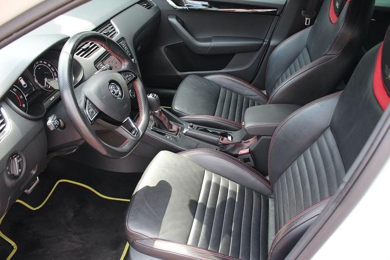 Gebraucht Skoda Octavia RS 230 PS (169 kW) 2016 Moonweiss metallic (metallic) Kombi