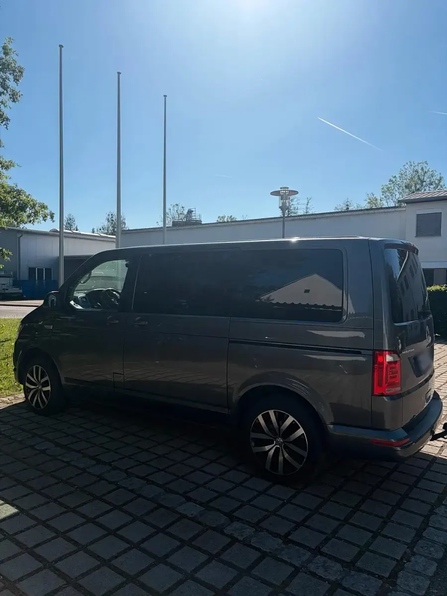 Gebraucht VW Multivan 204 PS (150 kW) 2016 Grau Van / Kleinbus