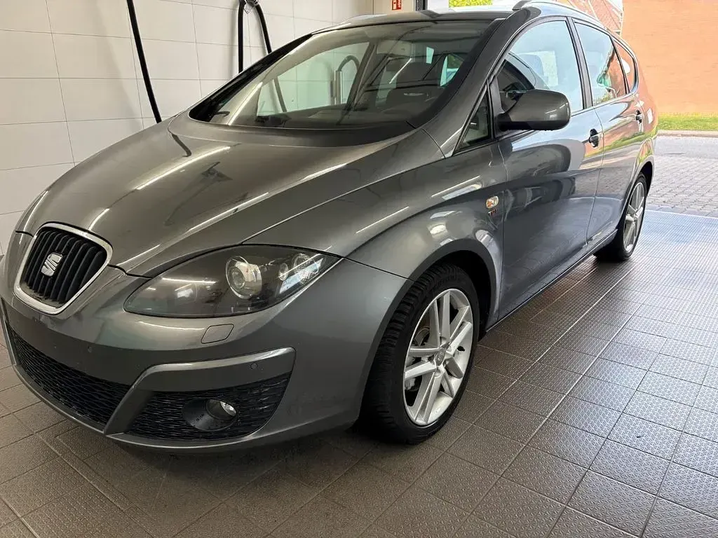 Używany Seat Altea Style 140 KM (102 kW) 2012 Szary Minivan