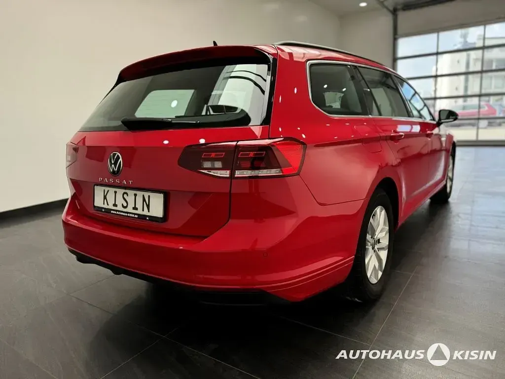 Gebraucht VW Passat Business 122 PS (89 kW) 2023 Rot Kombi