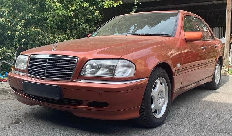 Orange Gebraucht 1999 Mercedes C240 Limousine | 11.500 € - Bild 1/4