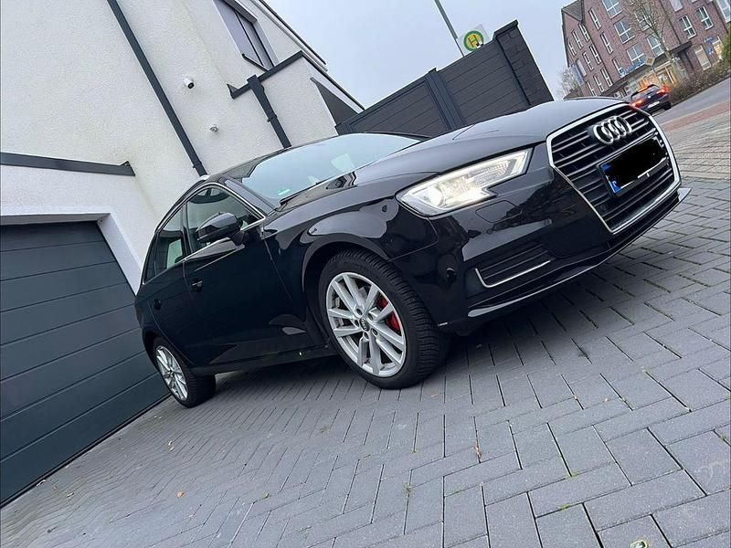 Schwarz Gebraucht 2018 Audi A3 Limousine | 11.800 € (Superpreis) - Bild 1/4