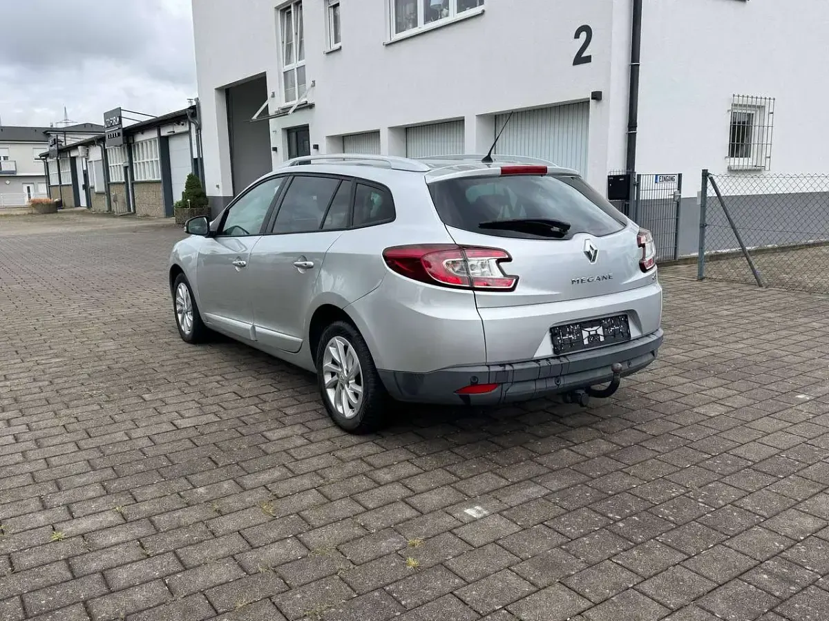 Gebraucht Renault Mégane GrandTour LIMITED 110 PS (80 kW) 2015 Platingrau Kombi