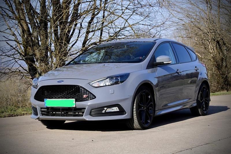 Gebraucht Ford Focus ST 250 PS (183 kW) 2017 Grau Limousine