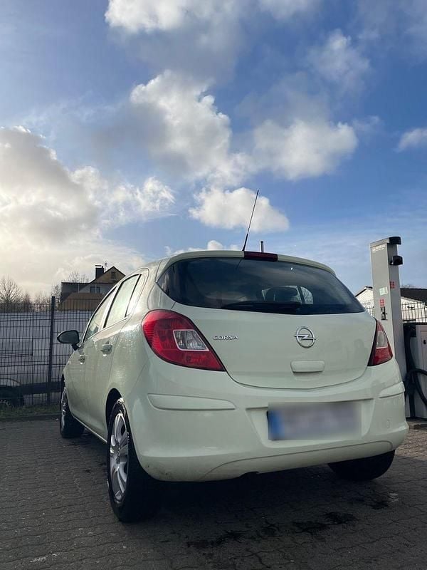 Gebraucht Opel Corsa Color Edition 86 PS (63 kW) 2012 Weiß Kleinwagen