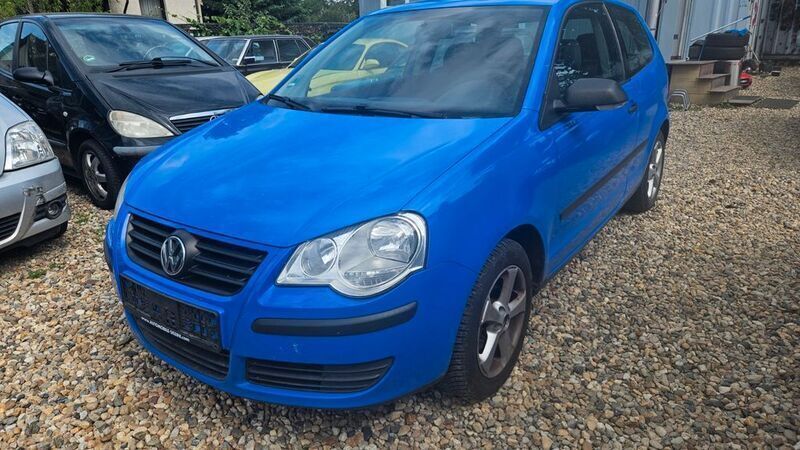 Blau Gebraucht 2006 VW Polo Trendline Limousine | 690 € (Superpreis) - Bild 1/4
