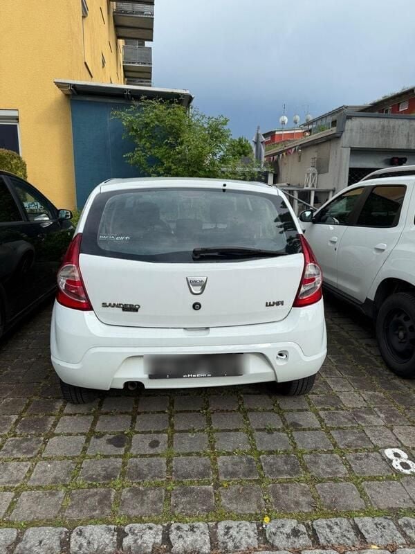 Weiß Gebraucht 2009 Dacia Sandero Kleinwagen | 2.000 € - Bild 1/4