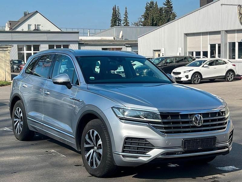 Antimonsilber metallic Gebraucht 2018 VW Touareg Elegance SUV | 26.500 € (Fairer Preis) - Bild 1/4