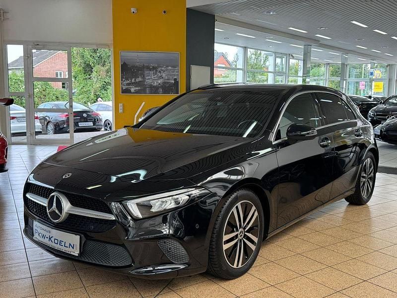 Schwarz Gebraucht 2019 Mercedes A180 Limousine | 19.999 € (Fairer Preis) - Bild 1/4