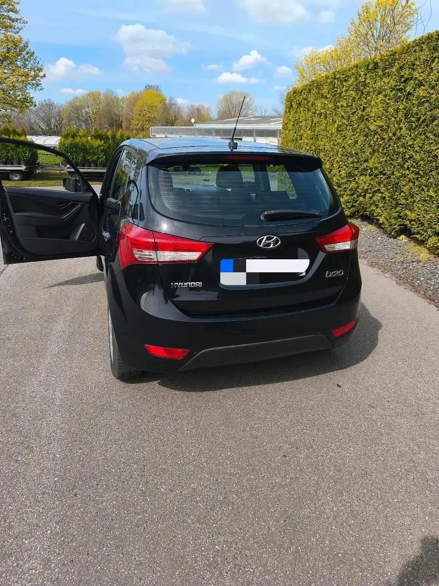 Gebraucht Hyundai ix20 66 PS (48 kW) 2012 Schwarz Kleinwagen